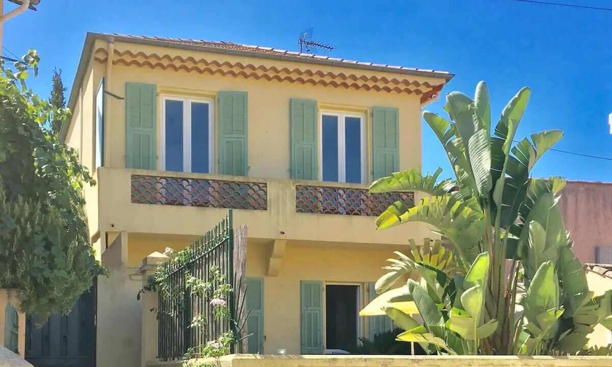 Saint-Jean-Cap-Ferrat Villa | Charming 2br Freestanding Villa with Sunny Terrace