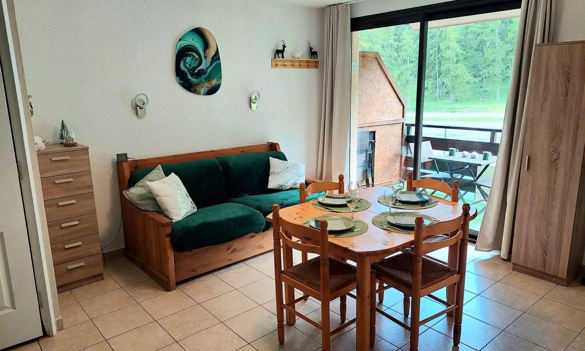 Reallon Apartment | Charming, fully renovated one-bedroom apartment in the town of Réallon (A07)