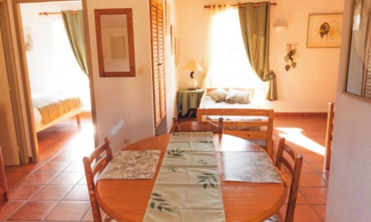 La Coupe Bed & Breakfast | Charming gîte for 5 people in the heart of the Fontfroide massif, swimming pool & tennis court