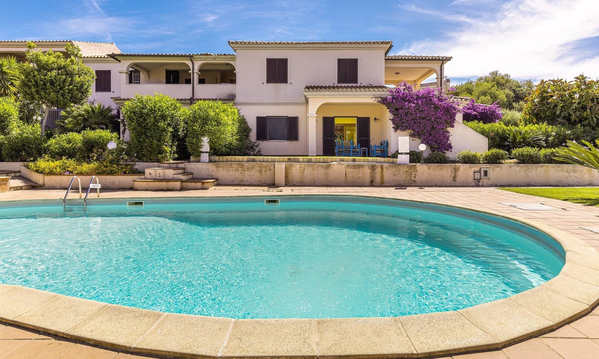 Monte Petrosu House | Charming Holiday Home “Sa Pedra Romantica” with Garden, Terrace & Pool