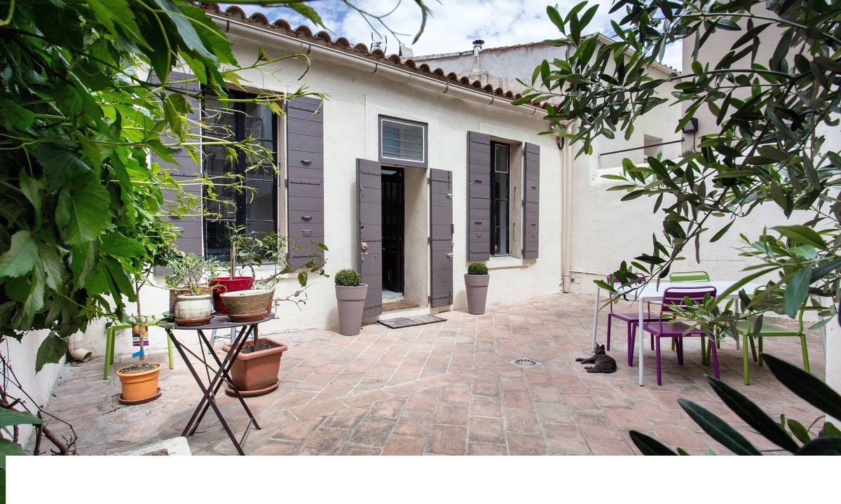 Baille House | Charming house, central, quiet, private parking and metro with AC