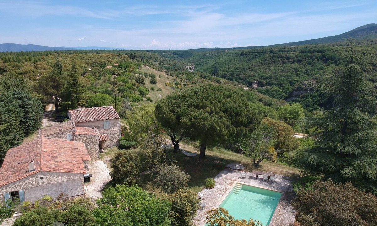 Buoux House | Charming house with pool, superb view of the Luberon overlooking the Aiguebrun river
