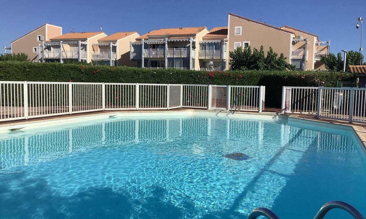Palavas-les-Flots Apartment | Charming Loft with Pool, Terrace & Parking, Steps from the Beach in Palavas