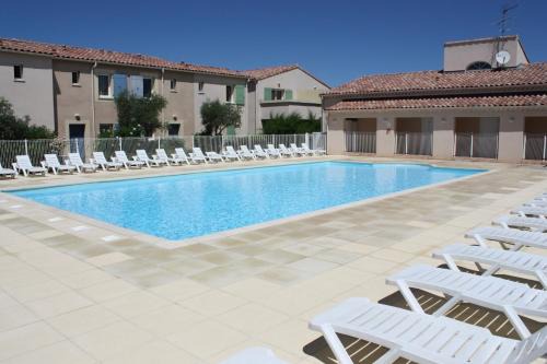 Mouries House | Charming rental with shared-pool in Mouries
