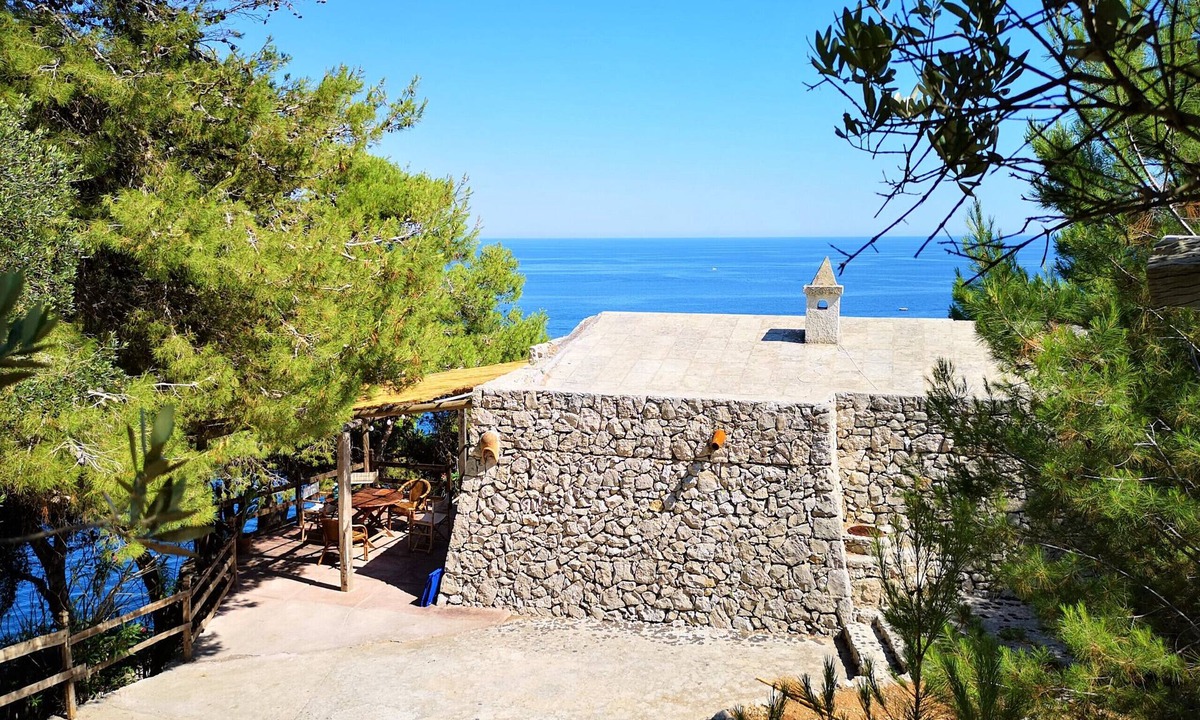 Castro Marina Cottage | Charming stone trullo with sea access (house F)
