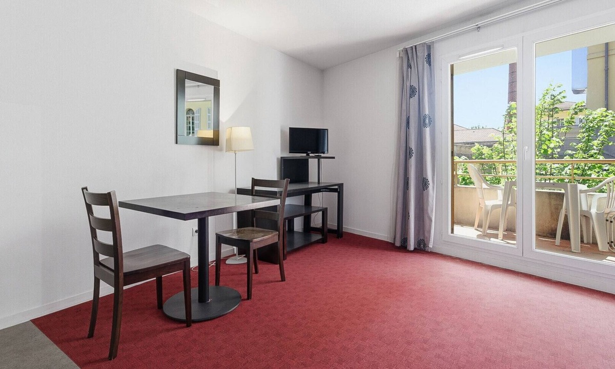 Grasse Apartment | Charming Studio - Sleeps 2 - Very Bright