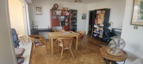 Mazargues Apartment | Charming T3 with balcony and view