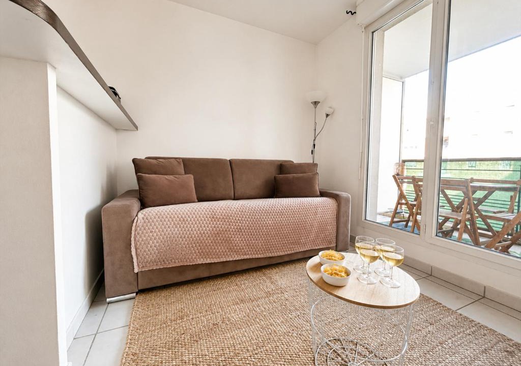 Quartier Administrations Apartment | Charming two-room apartment with central AC near Nîmes train station
