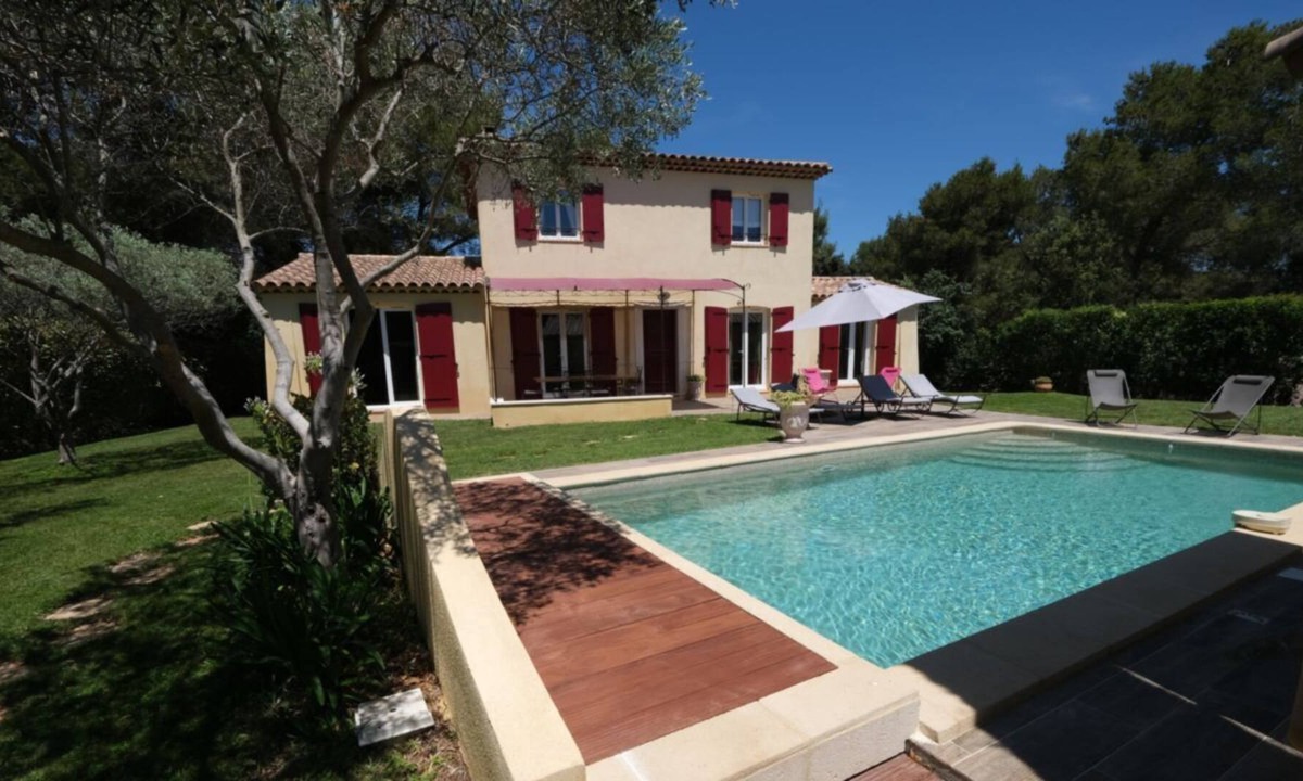 Cornillon-Confoux Villa | Charming villa with pool in Cornillon-Confoux - 8 people.