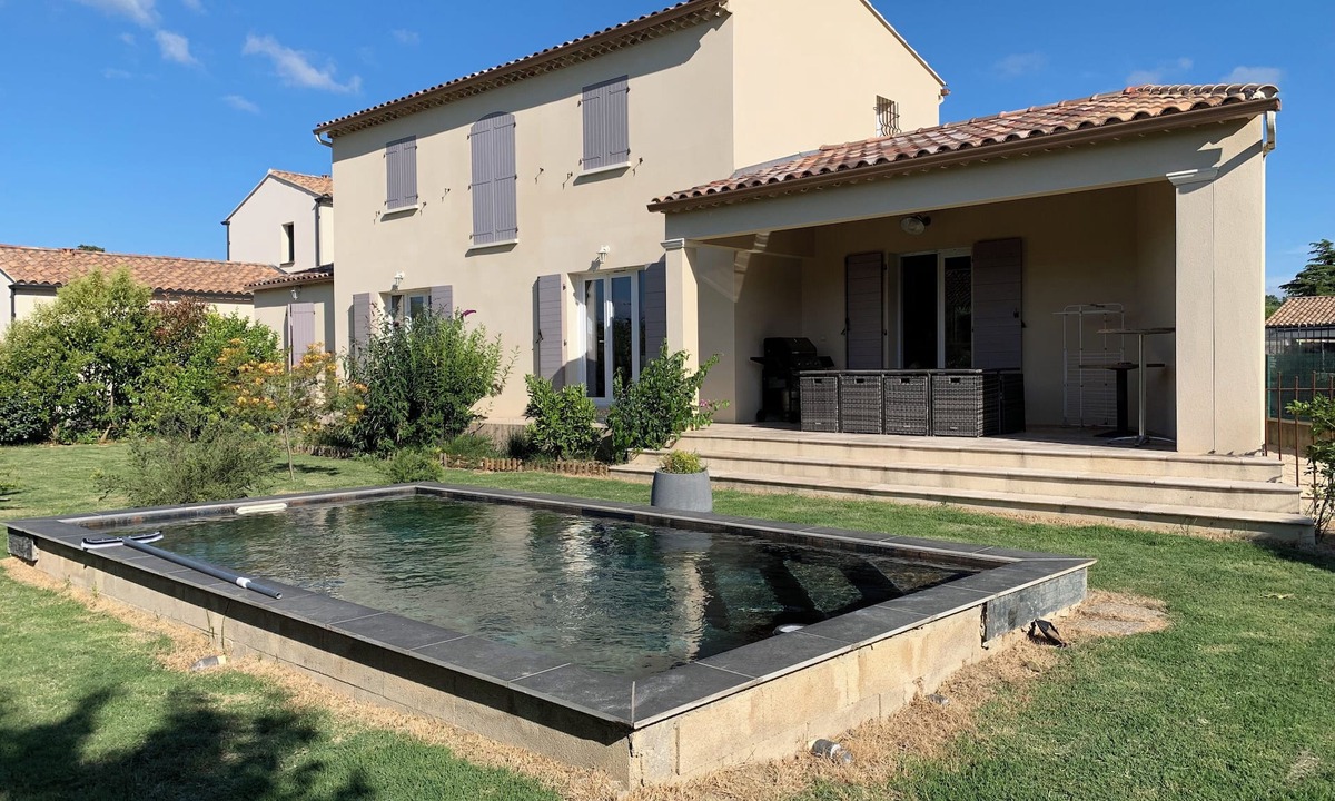 Tarascon Villa | Charming villa including 3 bedrooms with 140cm beds, a master bedroom with 160cm bed