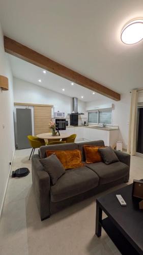 Istres House | Chez Lucia petite maison a la campagne pour 4 pers ,parking prive