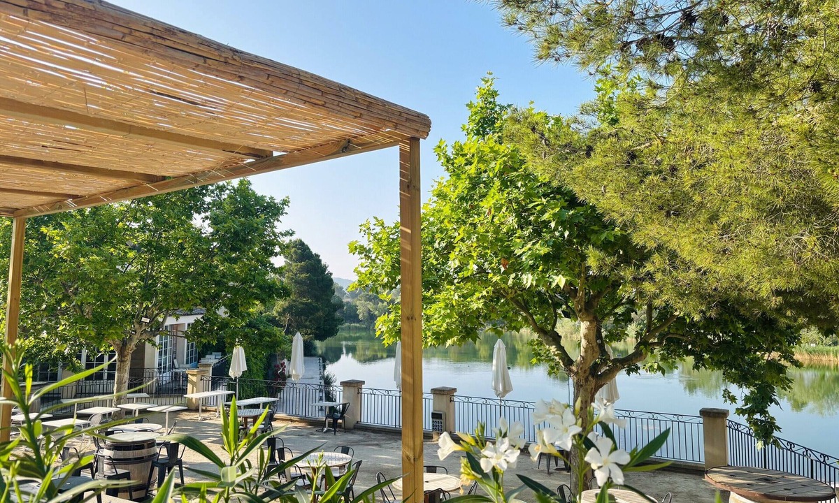 Pont Royal Apartment | Chic Countryside Stay With Balcony