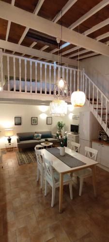 8th Arrondissement Ski Chalet | Chill Out Cabanon Coeur Calanques