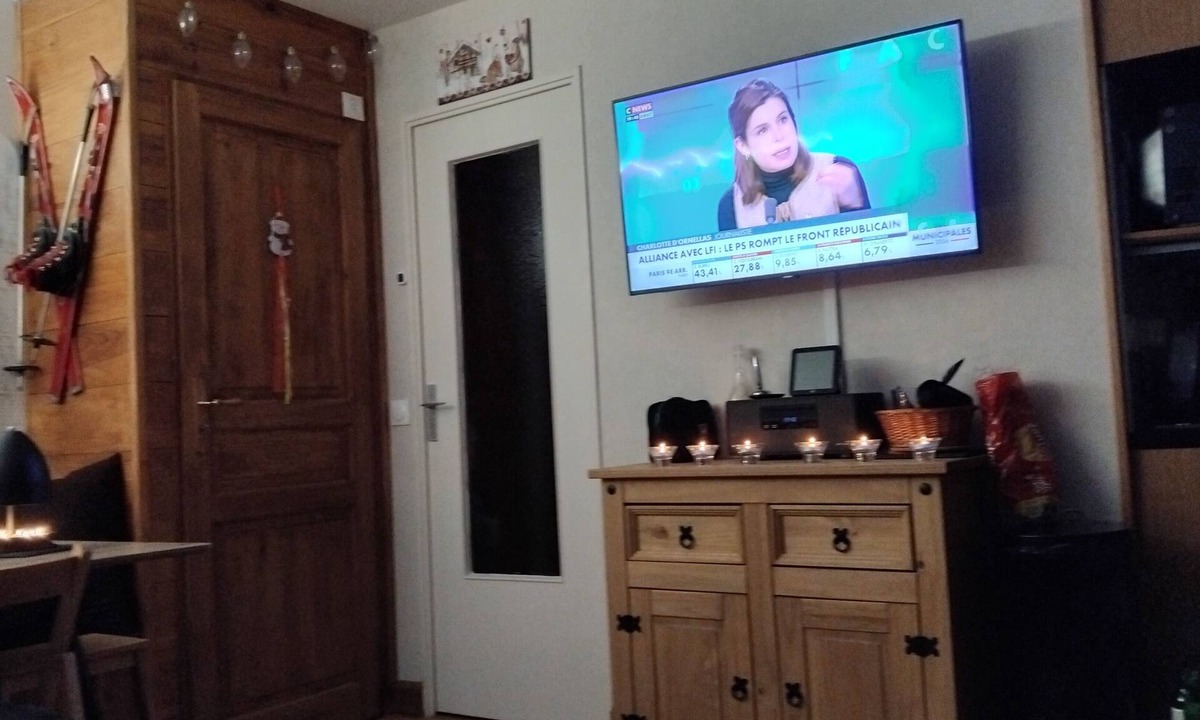 Le Sauze Apartment | Comfortable apartment completely renovated. 30m² terrace with small meadow