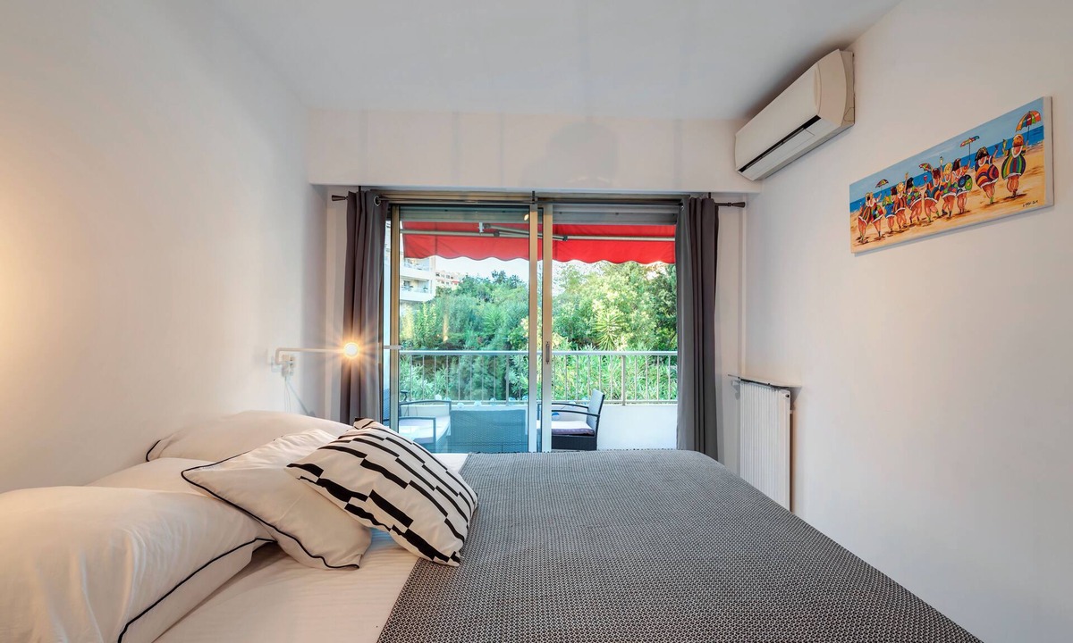 California - Pezou Apartment | Comfortable F2 quiet behind Martinez - private parking - fully equipped