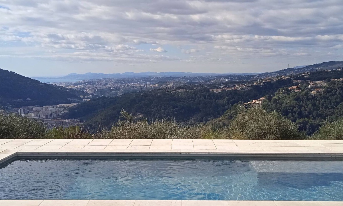 Drap House | Comfortable Home in Drap with swimming pool, 15 km from Nice