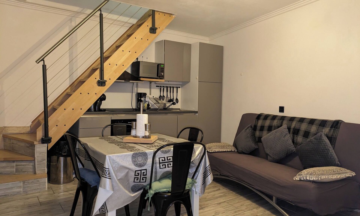 Le Pontet Apartment | Comfortable self-contained apartment with air conditioning 3 km from Avignon ramparts