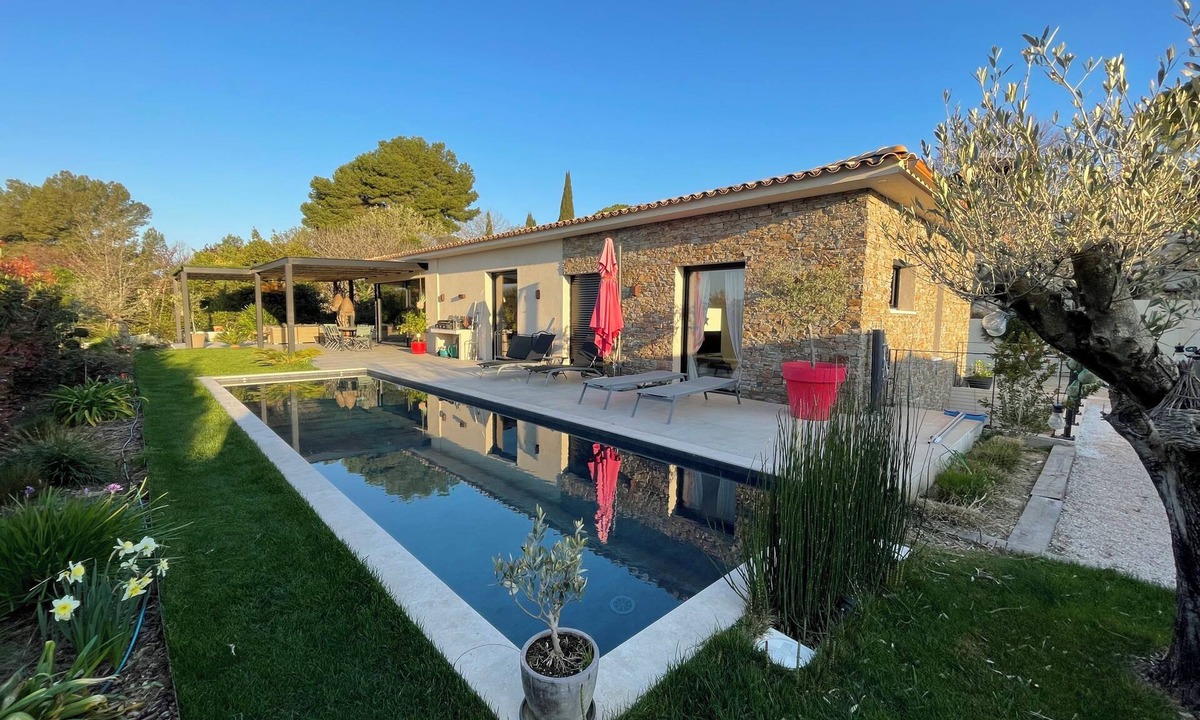Eguilles Villa | Contemporary Villa with Unobstructed View & Pool