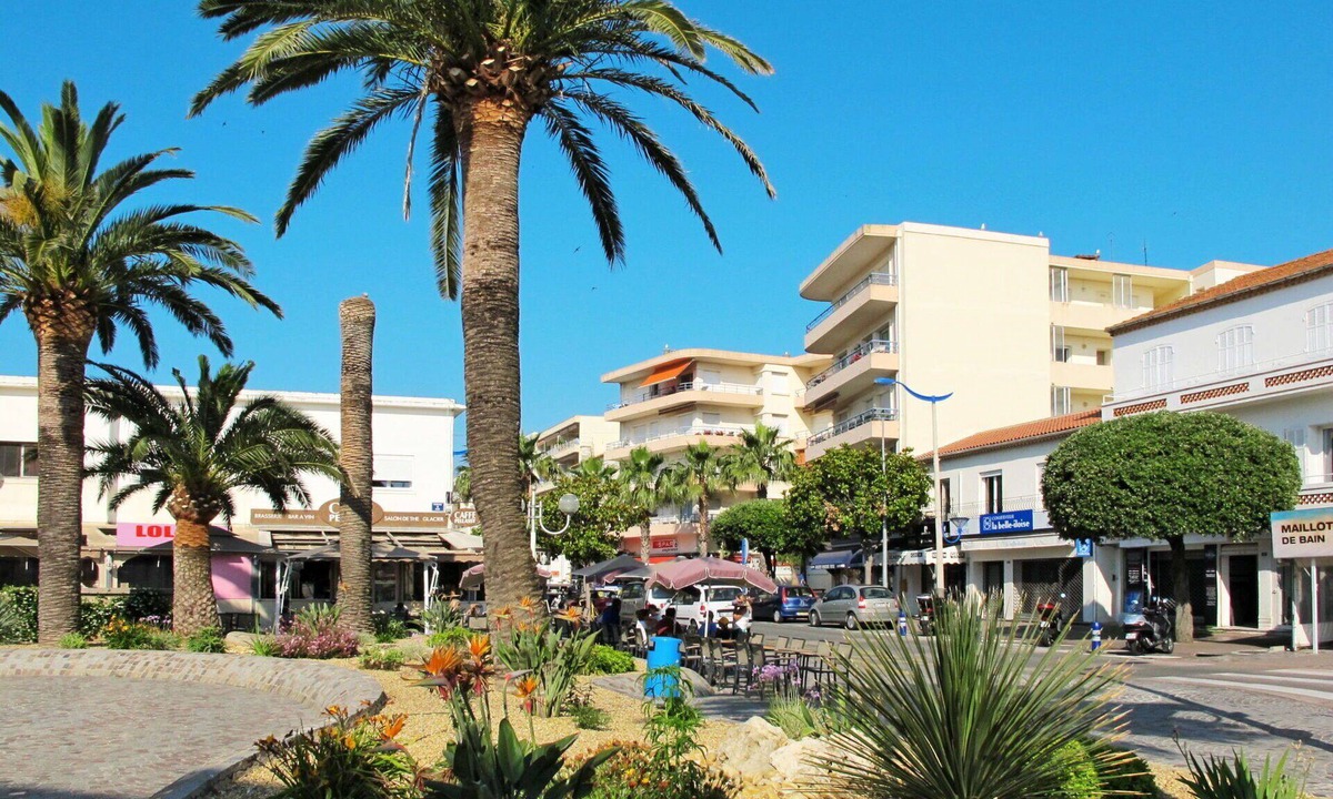 Cavalaire-sur-Mer Apartment | Cosy apartment for 4 people with A/C, WIFI, TV, terrace and pets allowed