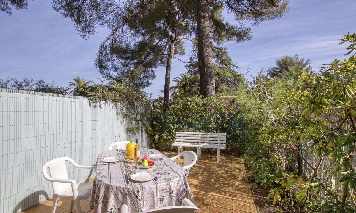 Les Lecques Apartment | Cosy apartment for 4 guests with WIFI, TV, terrace and parking