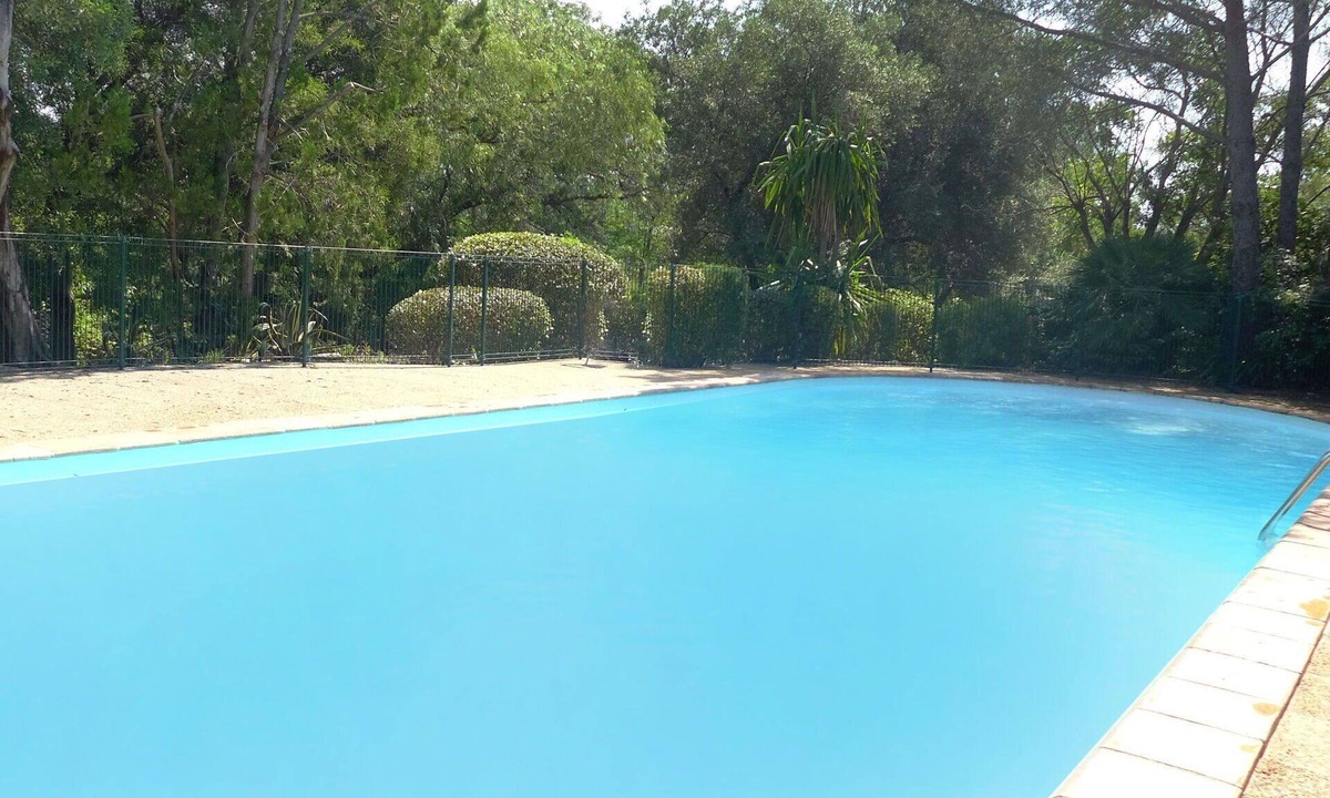La Croix-Valmer Apartment | Cosy apartment for 4 guests with pool, WIFI, TV and terrace