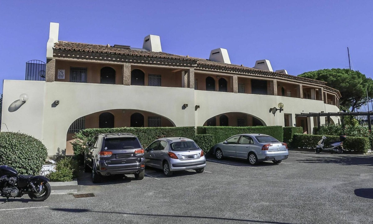 Port Cogolin Apartment | Cosy apartment for 4 guests with WIFI, A/C, TV, terrace, pets allowed and parking