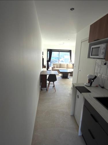 Saussan Villa | Cosy Maisonnette & Patio Privatif