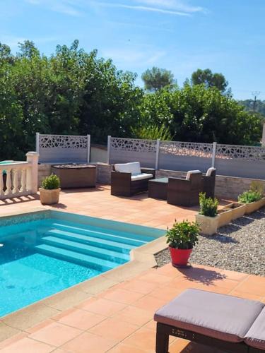 Brignoles Apartment | Cosy rez-de-jardin de villa