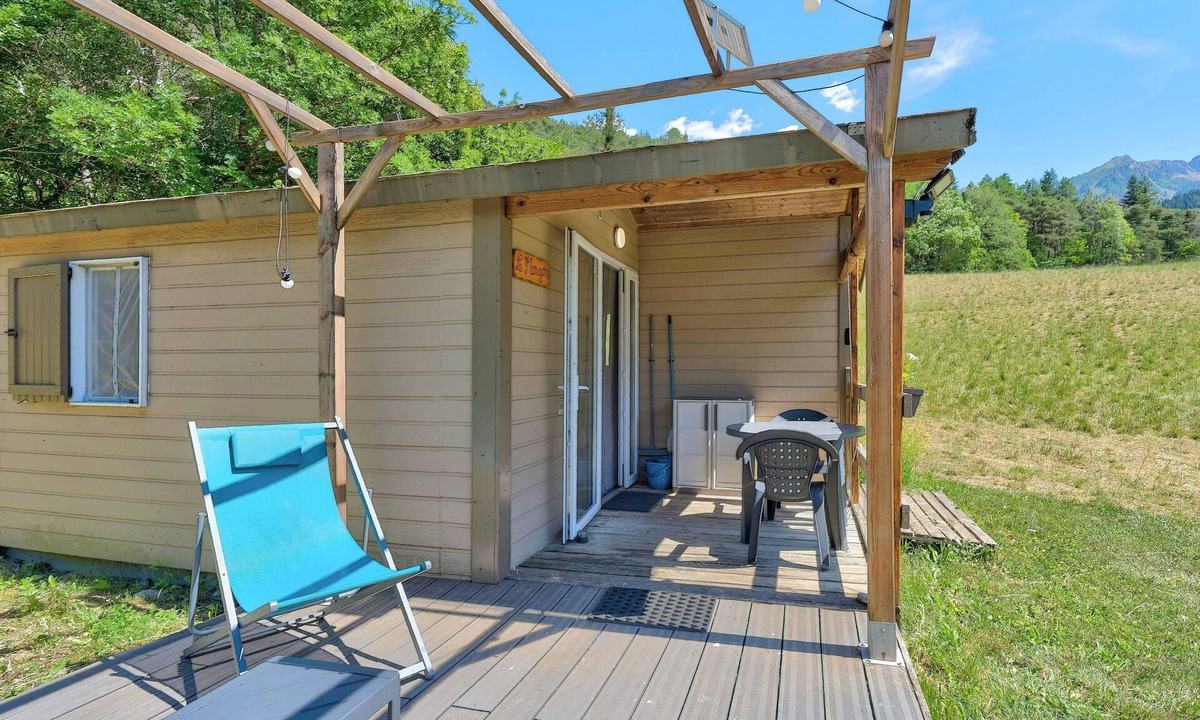 Les Sagnieres House | Cottage “Morgon” with Mountain View, Wi-Fi, and Air Conditioning