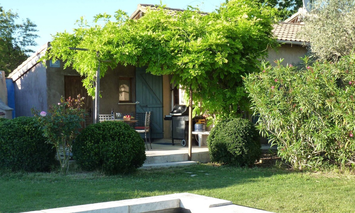 Avignon Cottage | cottage secret garden