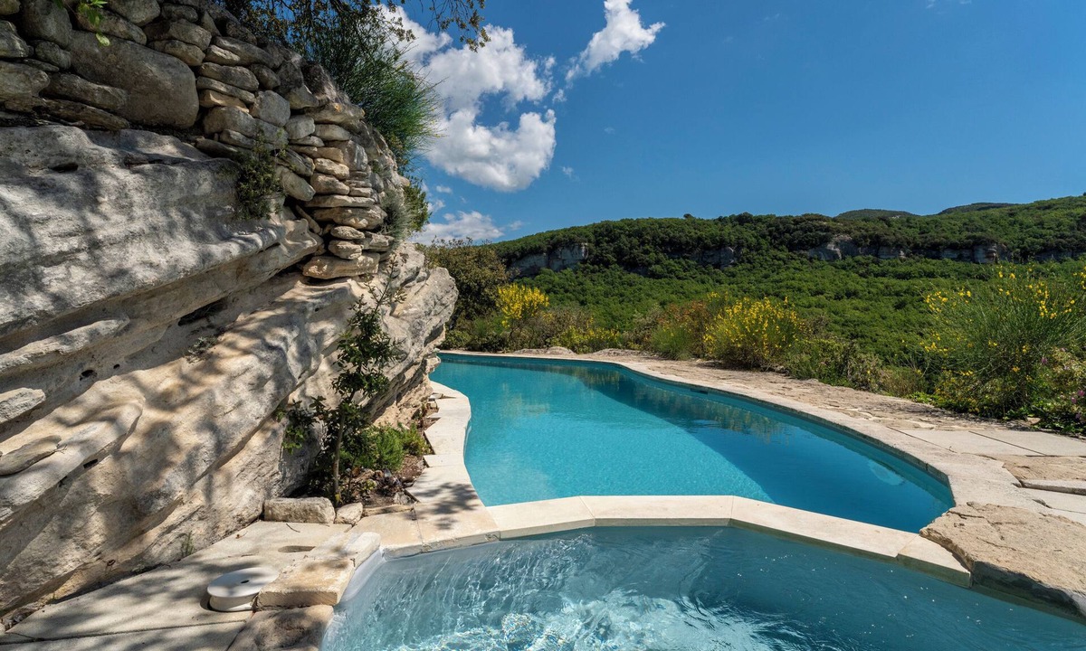 Bonnieux Villa | Country House 'Prieuré Saint Symphorien' with Private Pool, Private Terrace and Wi-Fi