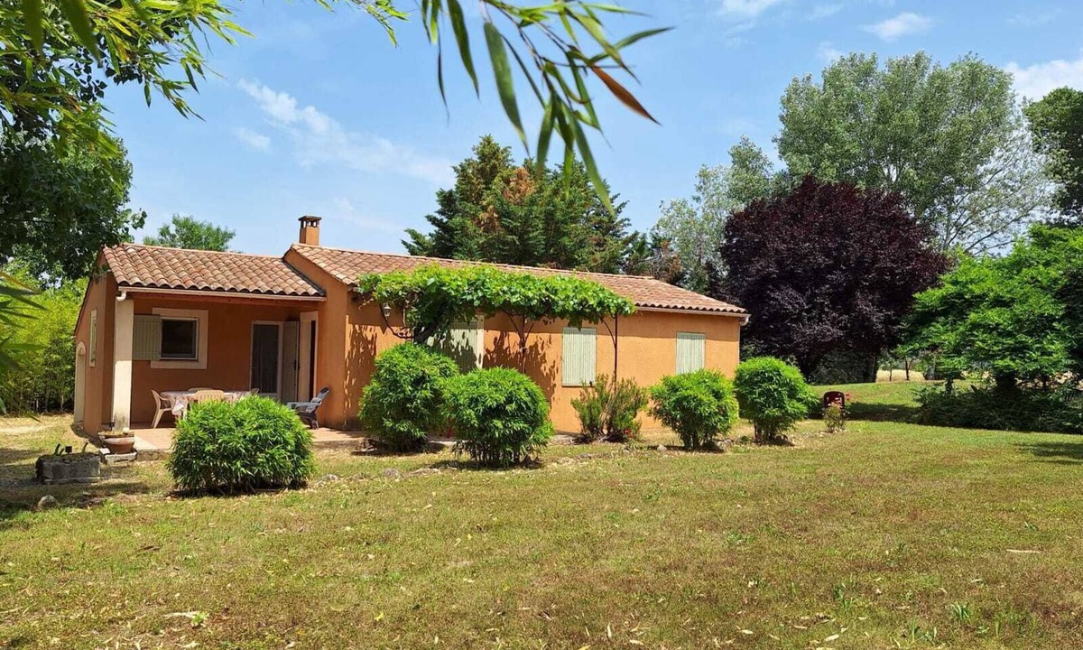Bonnieux Villa | Country house with large garden and swimming pool overlooking the Luberon