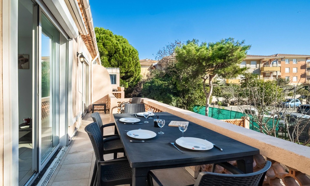 Frejus Port Apartment | Courtille sur Mer – Sea View and Serenity in Fréjus