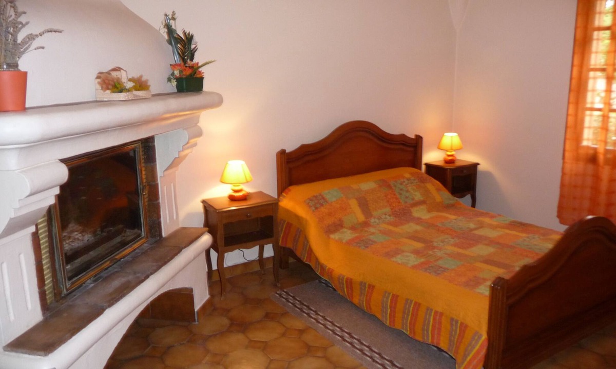 Vidauban Apartment | Cozy 2-bedroom apartment in peaceful Vidauban with AC