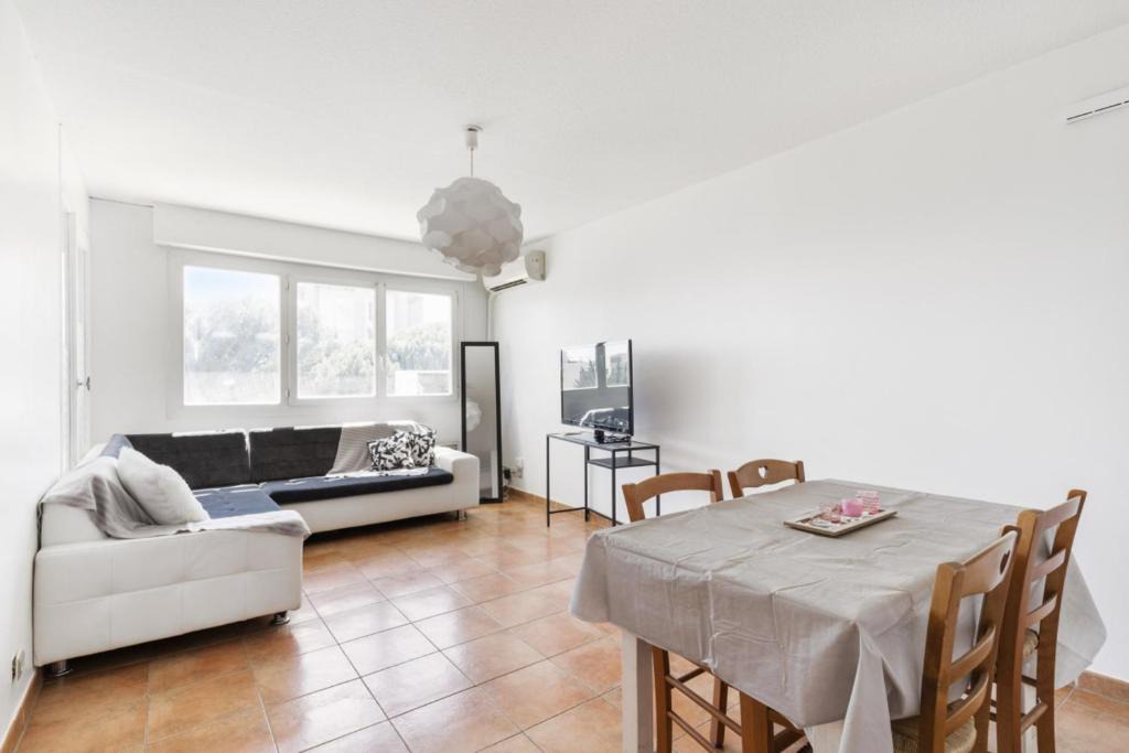 Estanove Apartment | Cozy 2br w/ AC and balcony in the Grand M district of Montpellier - Welkeys