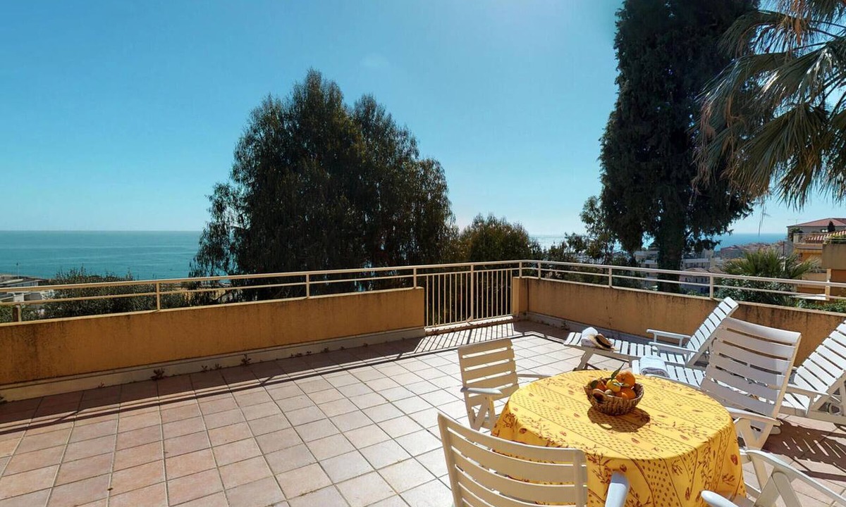 Menton Apartment | Cozy 2BR with terrace, pool, and garage