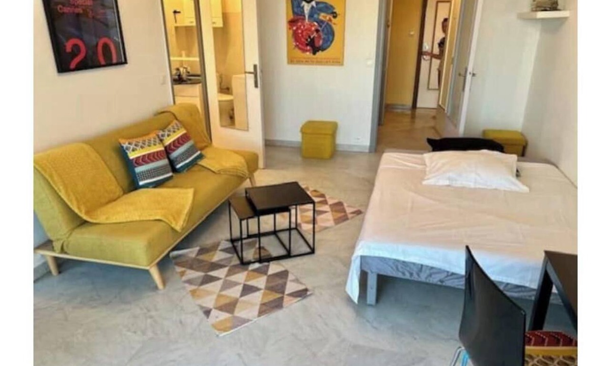 Antibes Apartment | Cozy, air-conditioned studio with a pool by RivaEvent
