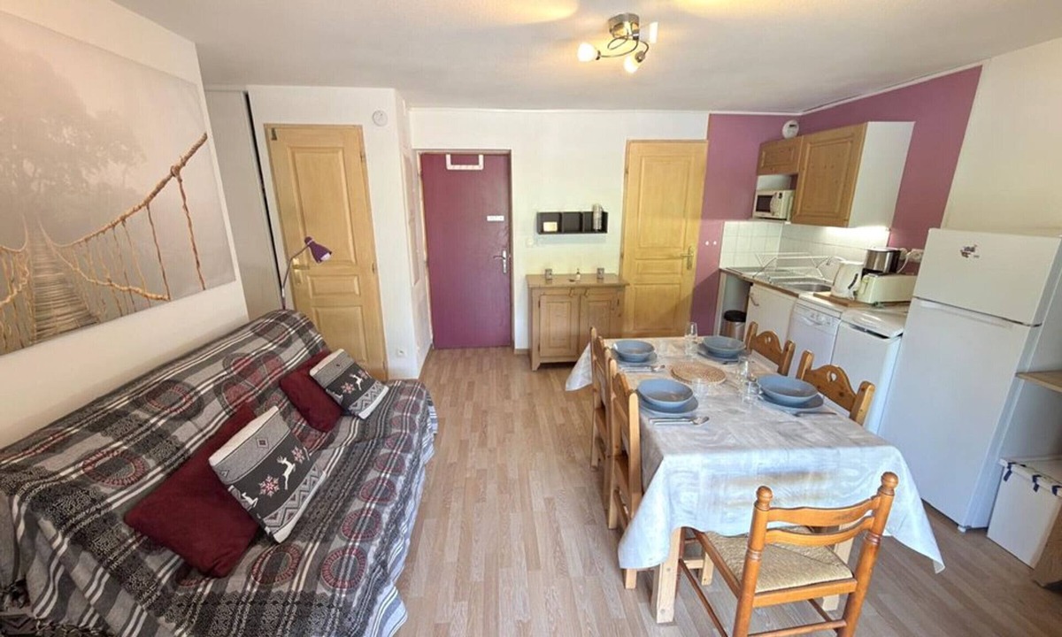 Montgenevre Apartment | Cozy apartment facing slopes - 4 guests