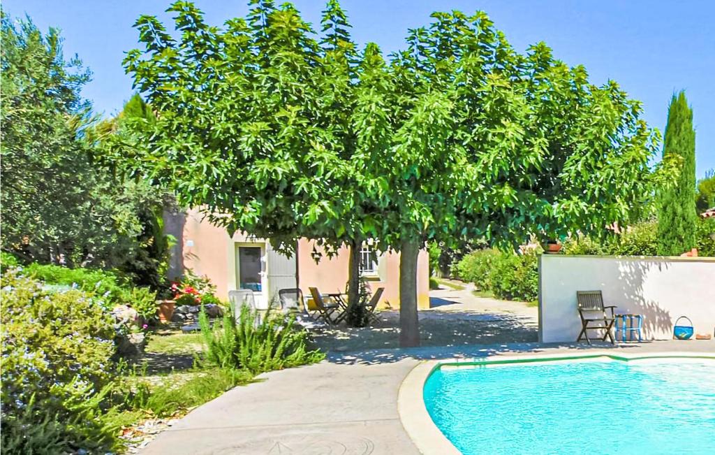 Caumont-sur-Durance Apartment | Cozy Apartment In Caumont-Sur-Durance