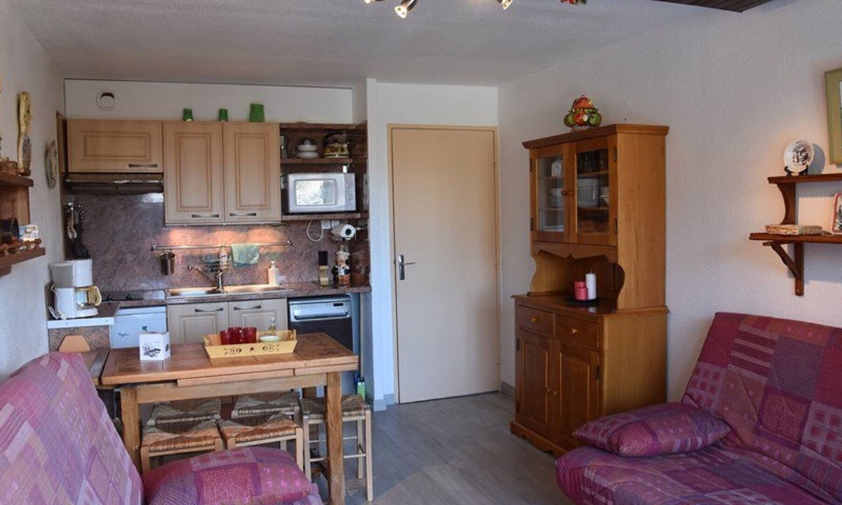 Montgenevre Apartment | Cozy apartment near the slopes with parking in Montgenèvre