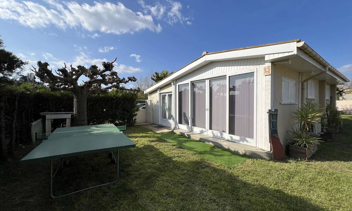 Serignan House | Cozy Bungalow with AC, Garden, and WiFi - Sleeps 6