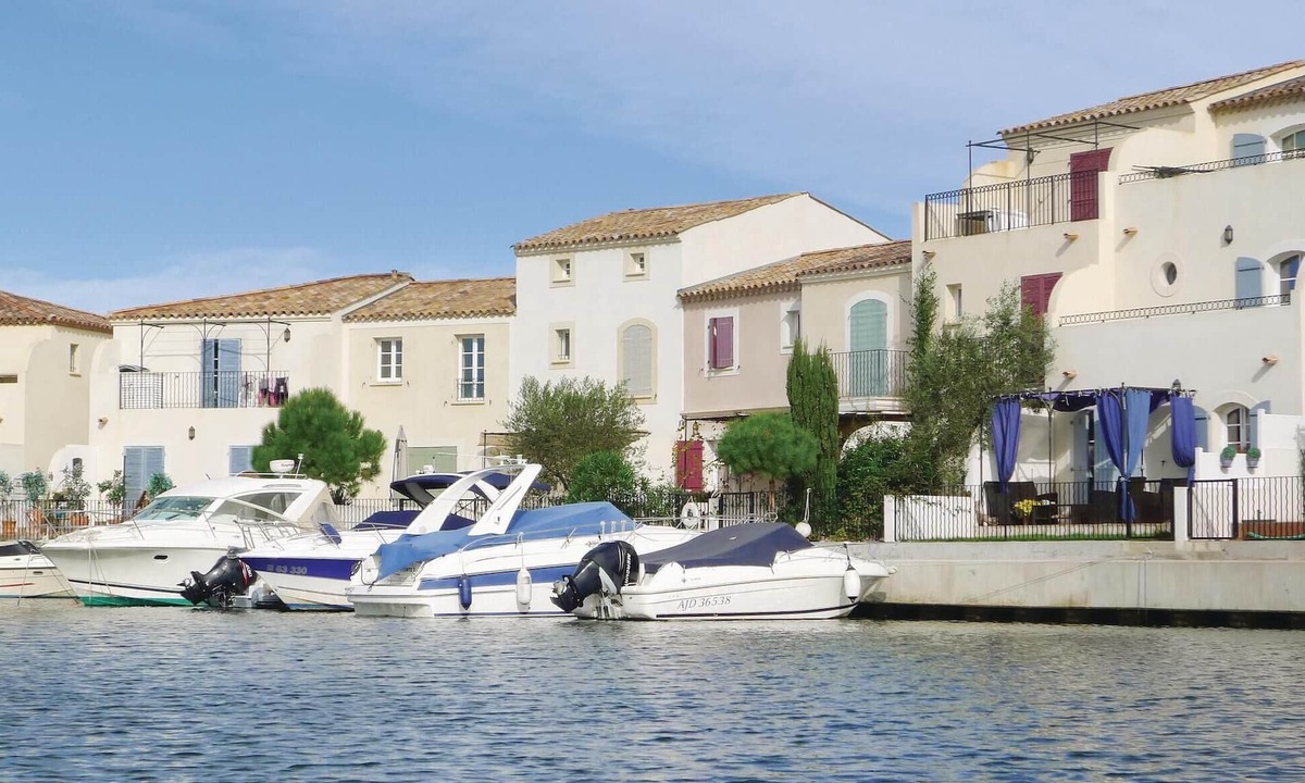 Aigues-Mortes House | Cozy home in Aigues-Mortes with house sea view