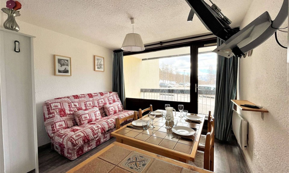 Montgenevre Apartment | Cozy Studio for 4 in Montgenèvre with Balcony, Parking, and Mountain View