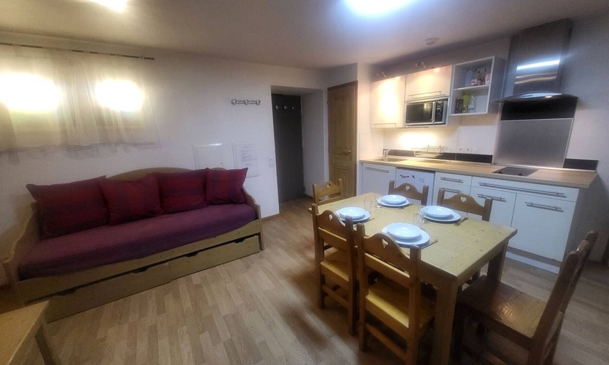 Montgenevre Apartment | Cozy studio for 4 on the slopes with WiFi in Montgenèvre