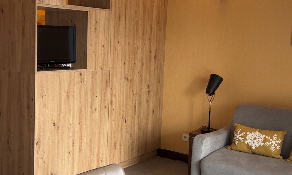 Jausiers Apartment | Cozy studio with terrace, pool access & pets allowed in Jausiers