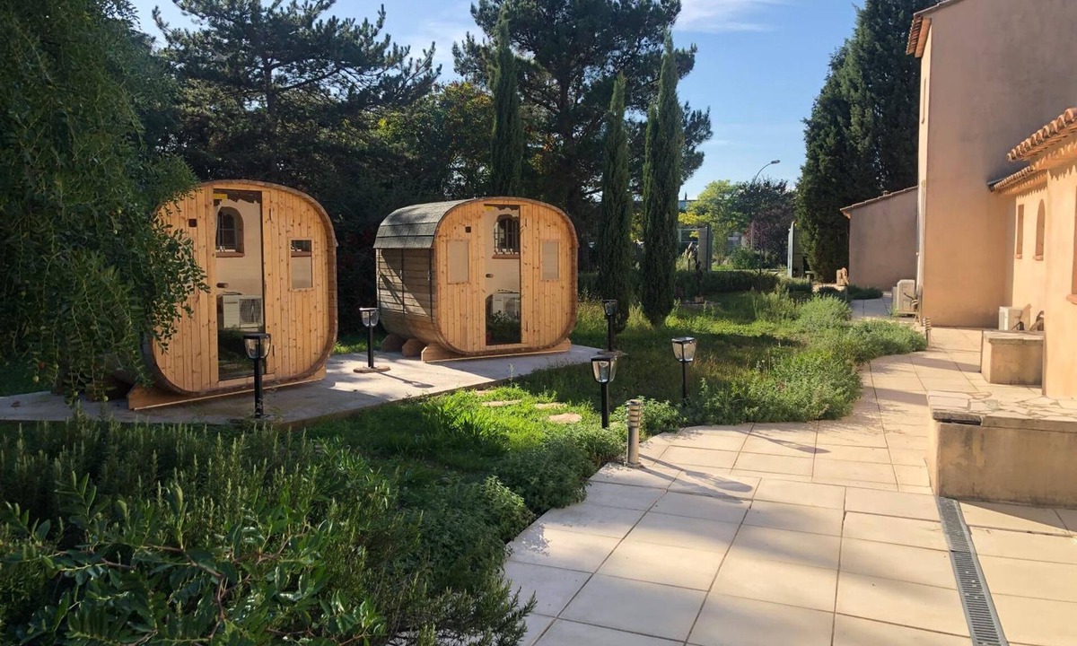 Rousset Hotel | Déjeunez Sous l'Arbre