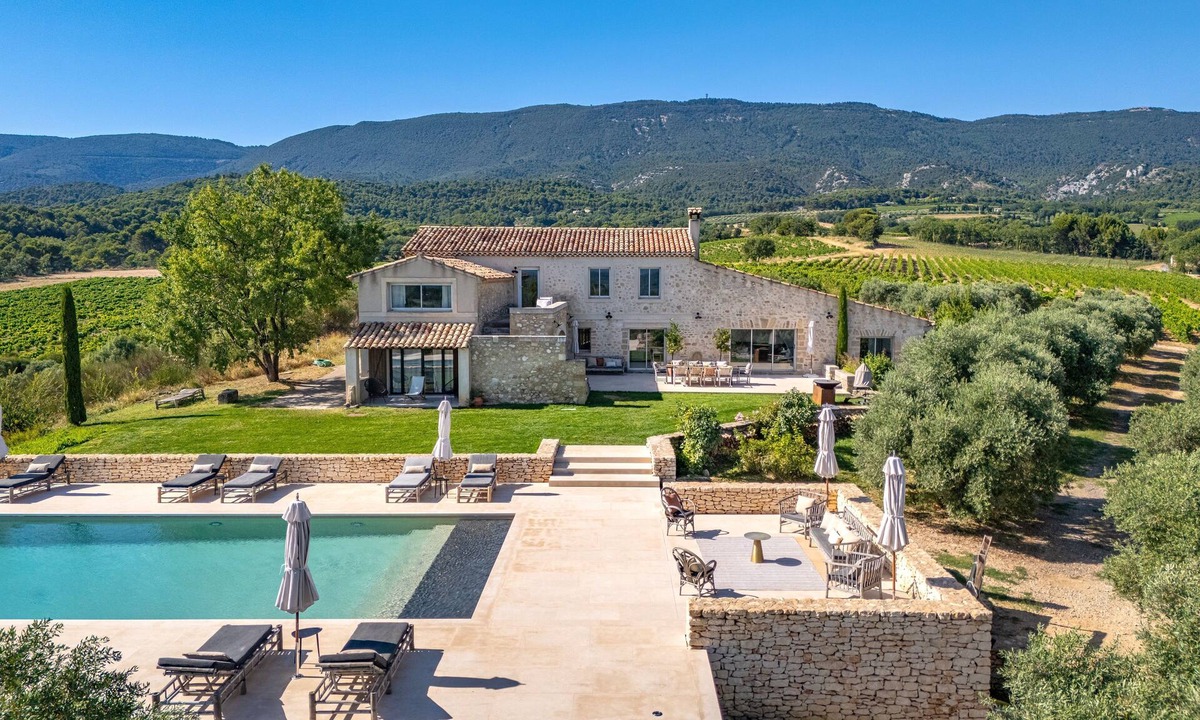 Cabrieres-dʼAigues Villa | Domaine de la Colline – Provencal Stone House in Luberon with Heated Pool & A/C