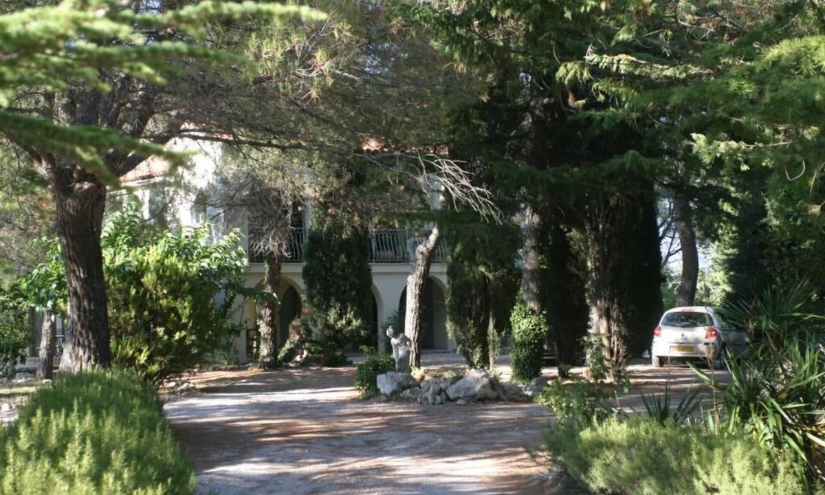 Mimet Bed & Breakfast | Domaine Le Laou Chambres d'hôtes