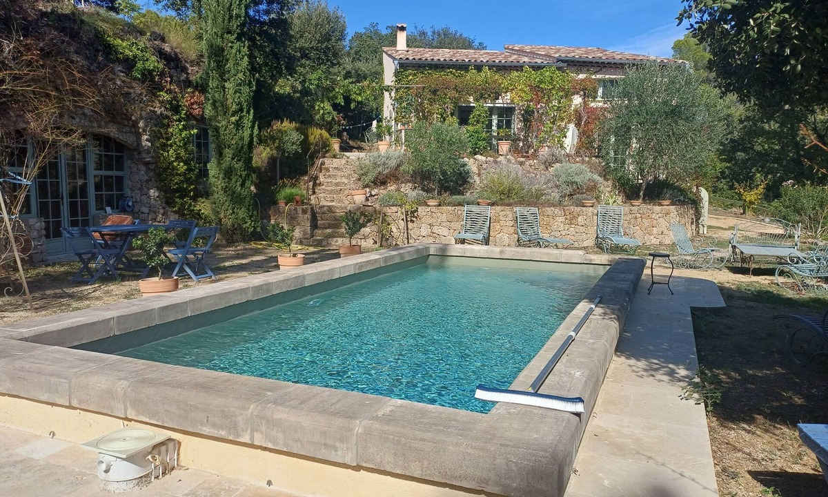 Salernes House | Eco-friendly house in a quiet location, one hour from the ocean