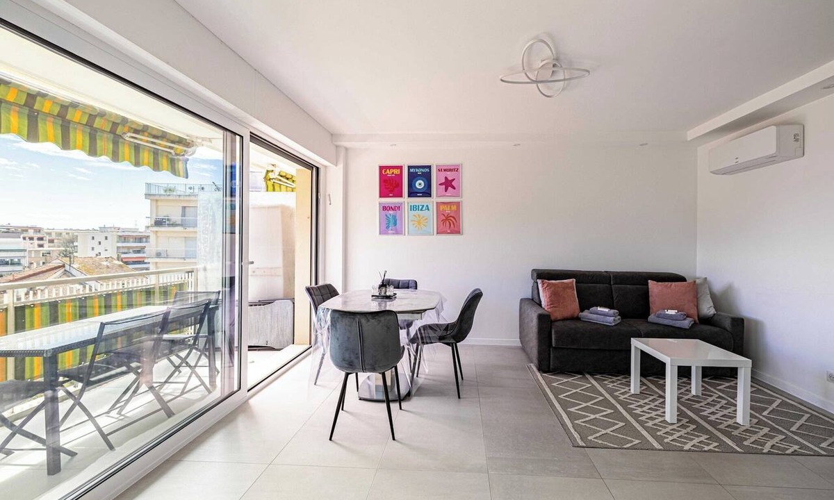 California - Pezou Apartment | Elegance and serenity with terrace, view & A/C